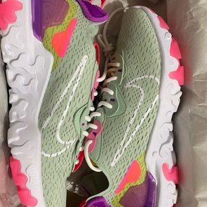 Womens Nike NSW React Vision